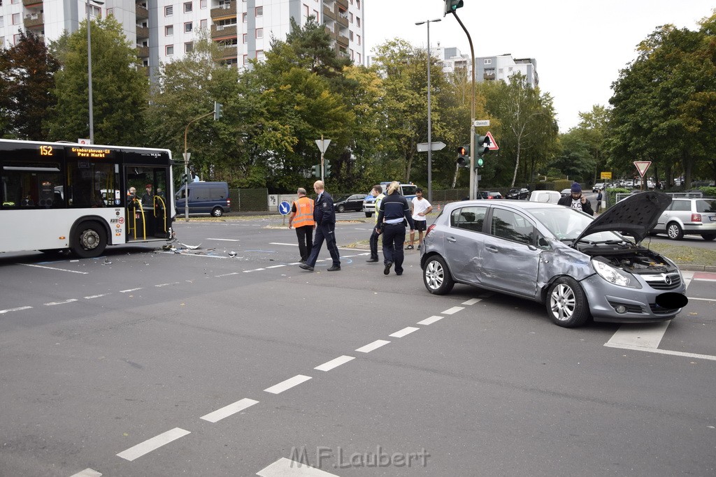 VU Bus Pkw Koeln Porz Gremberghoven Steinstr Konrad Adenauerstr P41.JPG - Miklos Laubert